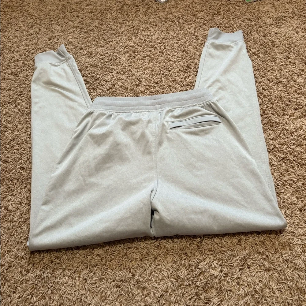Under Armour Performance Joggers Men’s size Medium light gray
